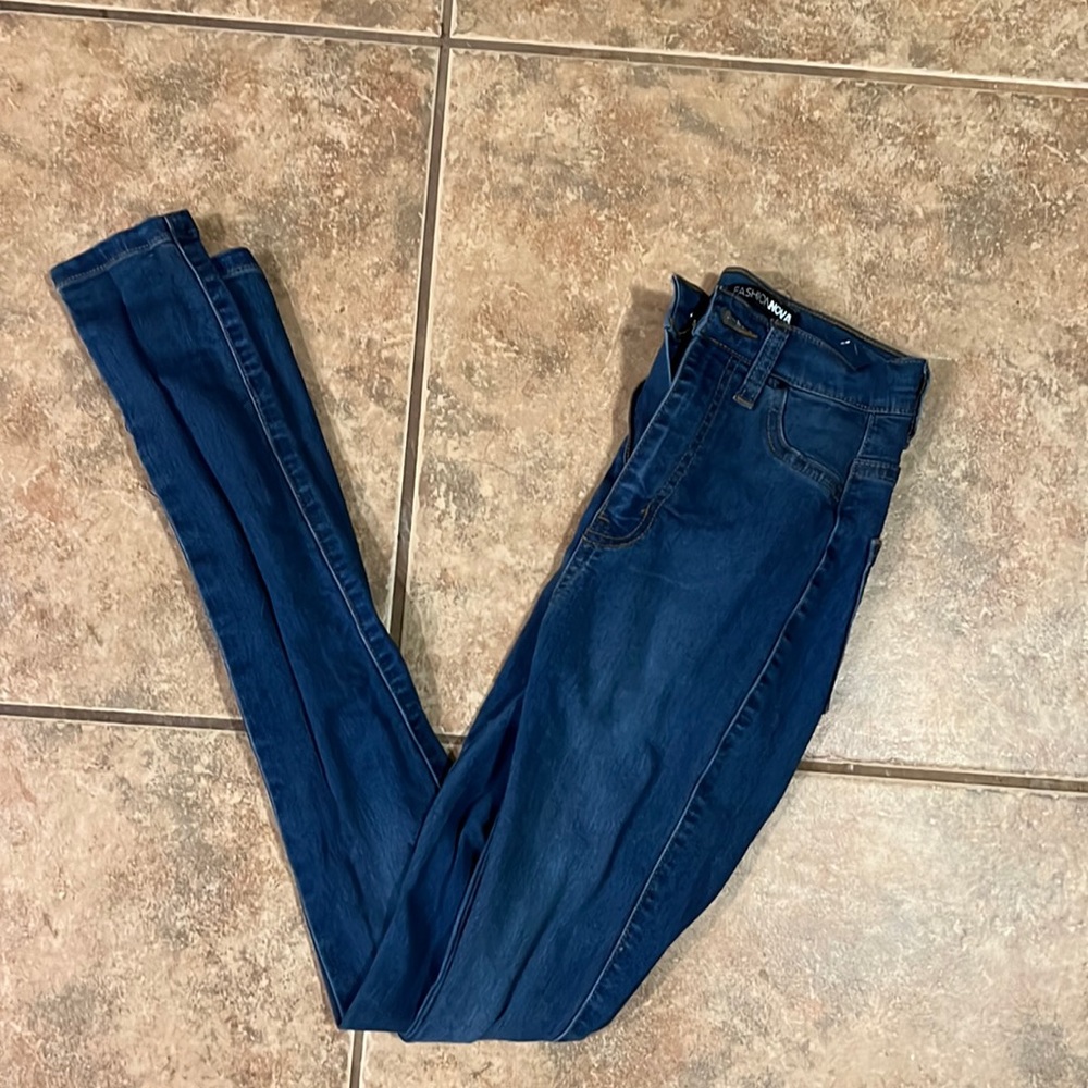 Dark wash fashion nova skinny jeans size 0